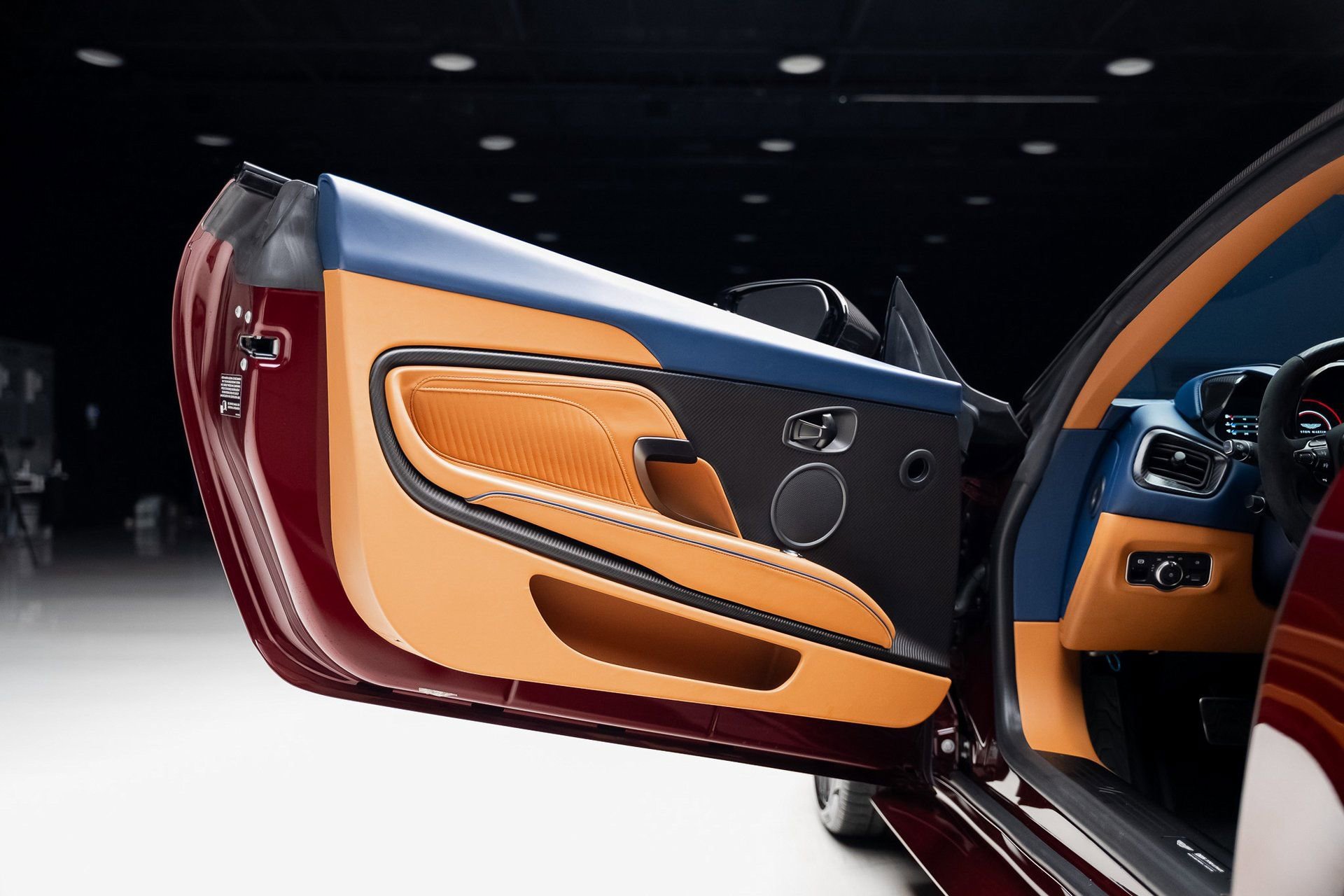 Used 2023 Aston Martin DBS Coupe image 58