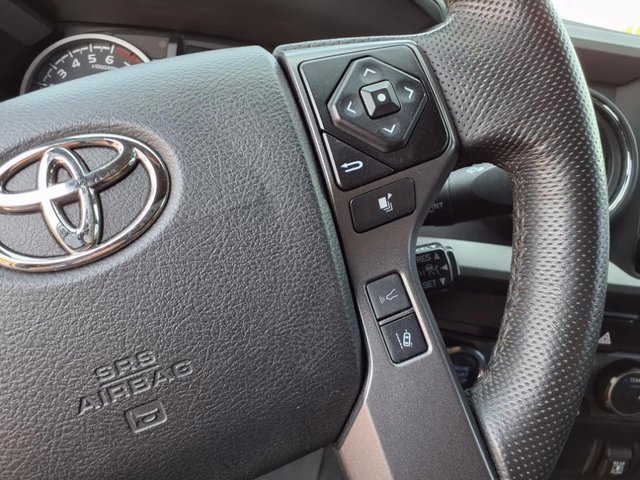 Used 2022 Toyota Tacoma TRD Off-Road image 10
