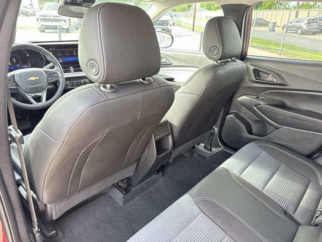 Used 2025 Chevrolet Trax LT w/ LT Convenience Package FWD image 35