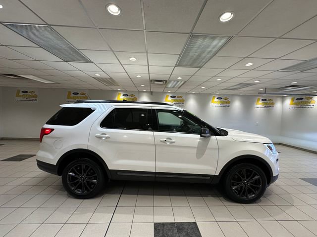 Used 2019 Ford Explorer XLT w/ Equipment Group 202A AWD/4WD image 3