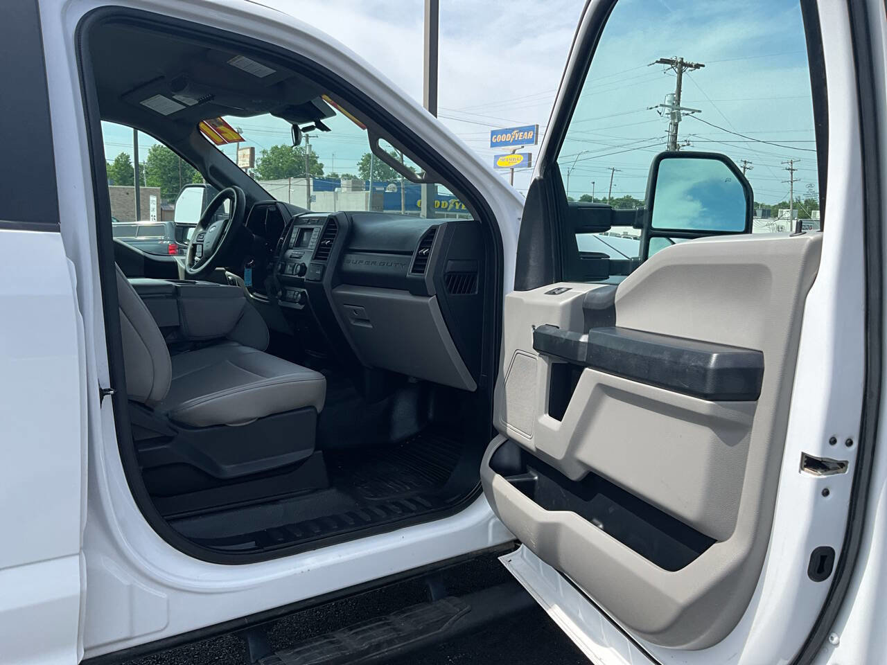 Used 2021 Ford F250 XL w/ Power Equipment Group AWD/4WD image 32