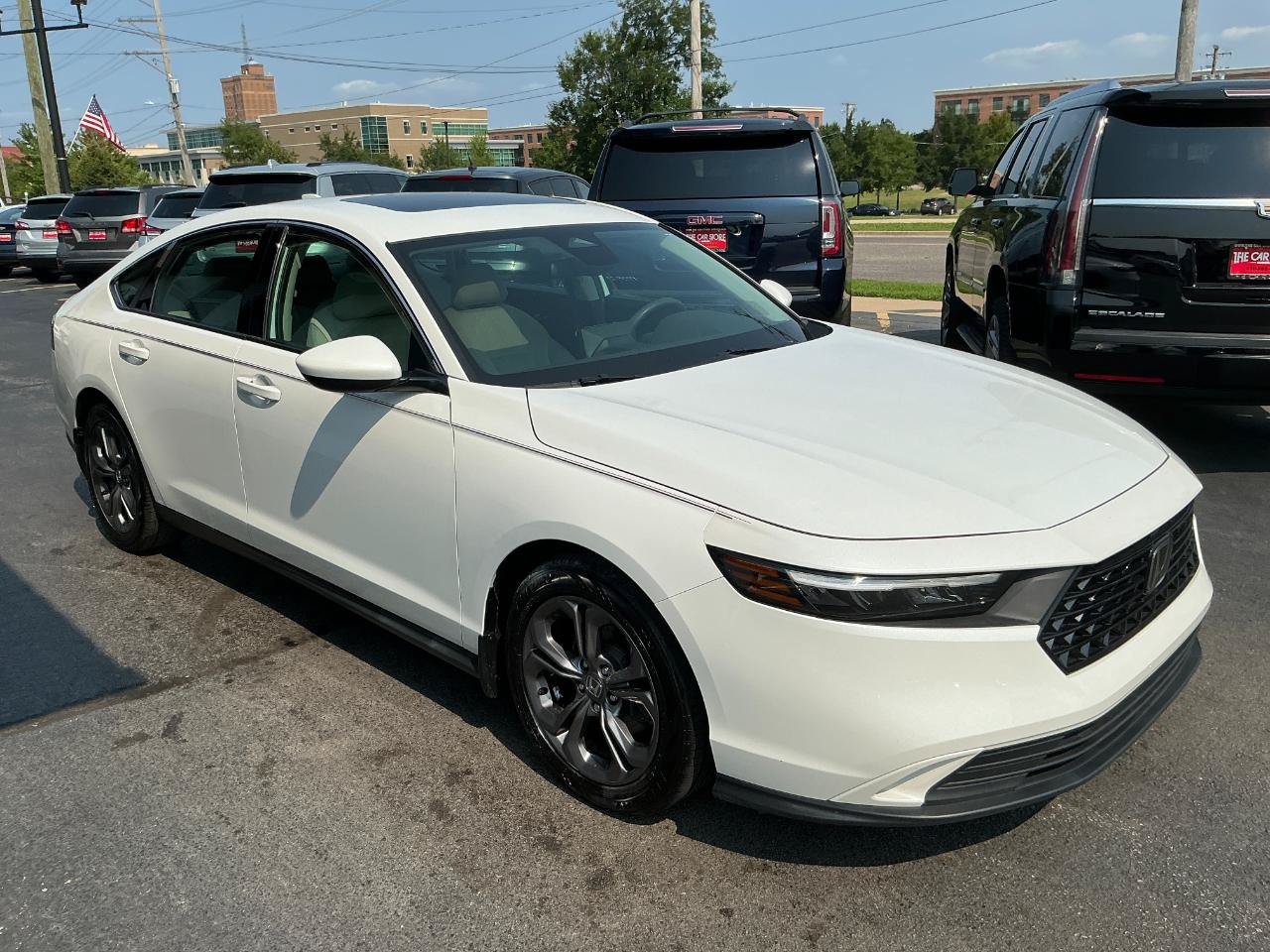 Used 2023 Honda Accord EX image 3