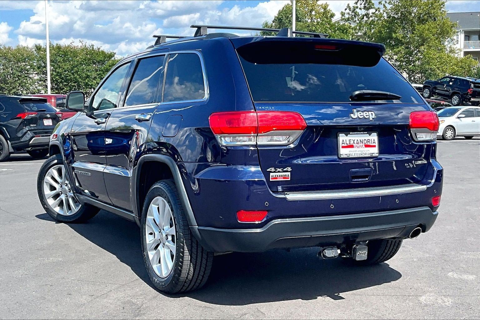 Used 2017 Jeep Grand Cherokee Limited AWD/4WD image 11