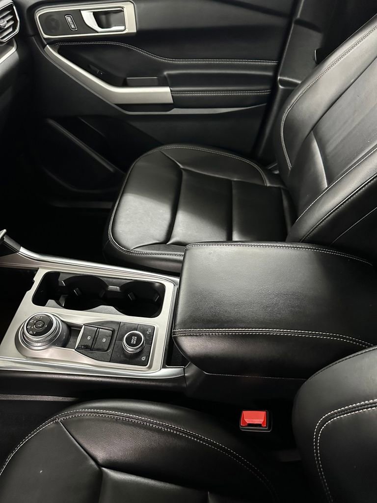 Used 2022 Ford Explorer XLT w/ Equipment Group 202A image 19