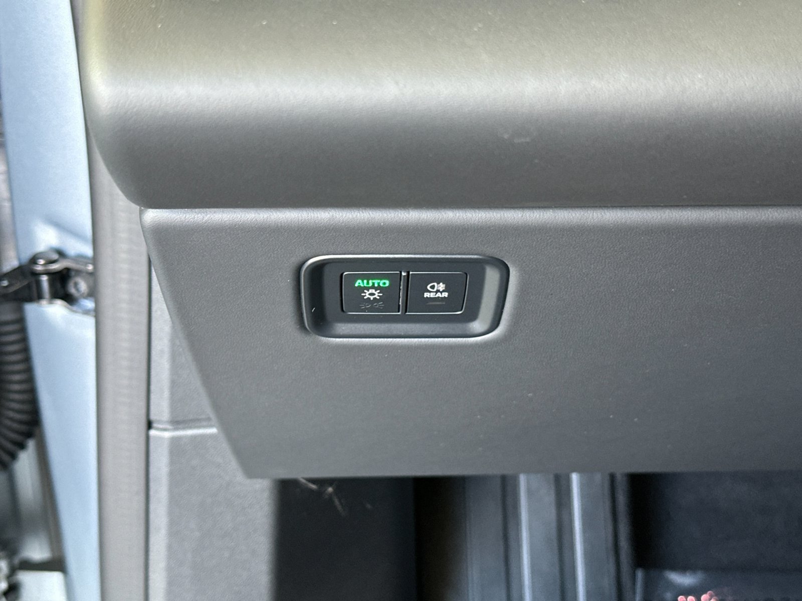 Certified 2025 Porsche Macan Electric RWD image 33