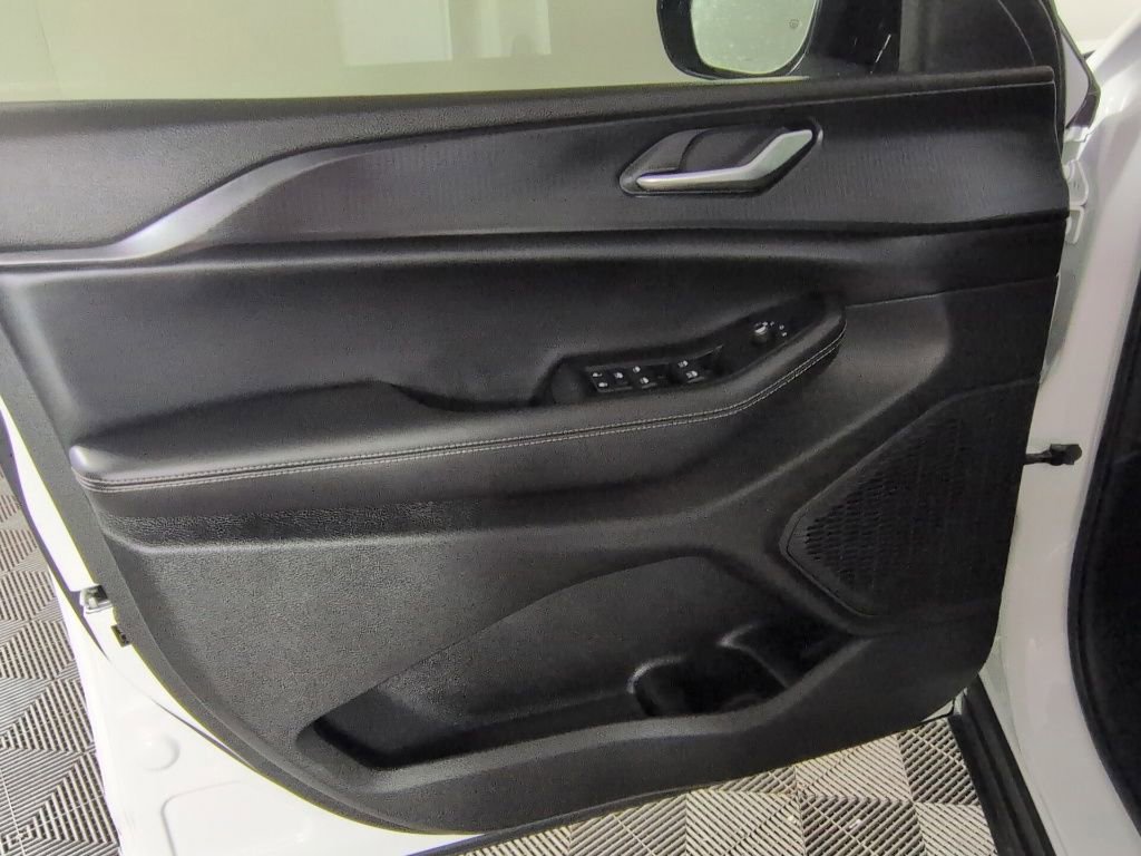 Certified 2025 Jeep Grand Cherokee Altitude AWD/4WD image 27