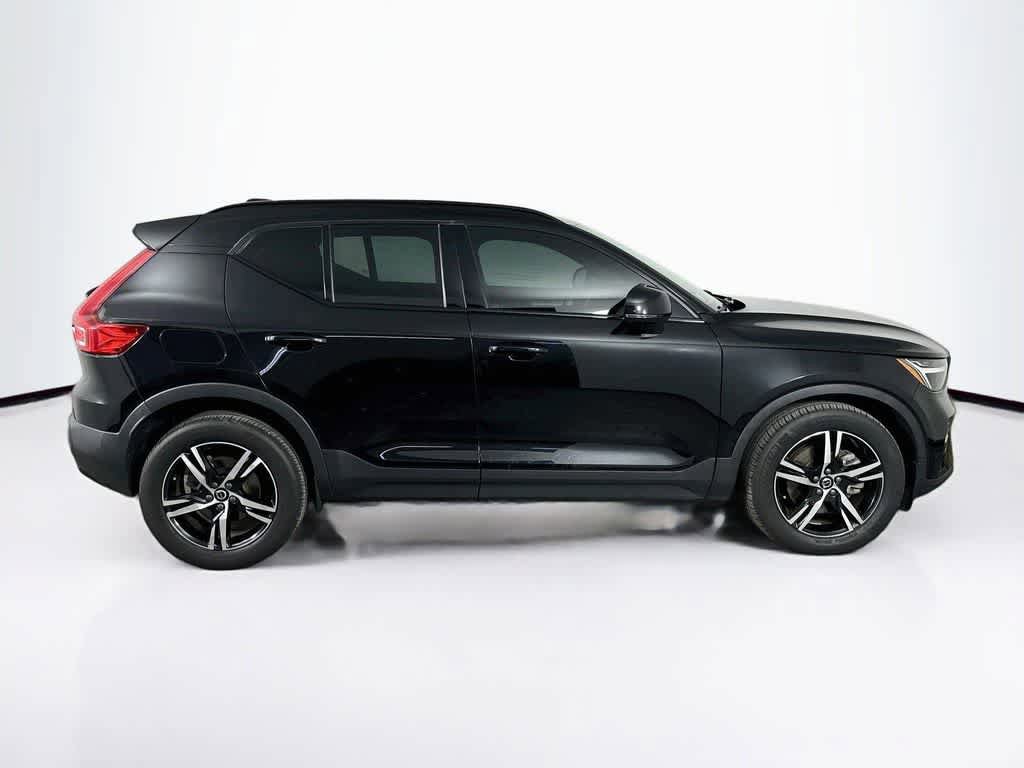 Used 2023 Volvo XC40 B5 Plus AWD/4WD image 25