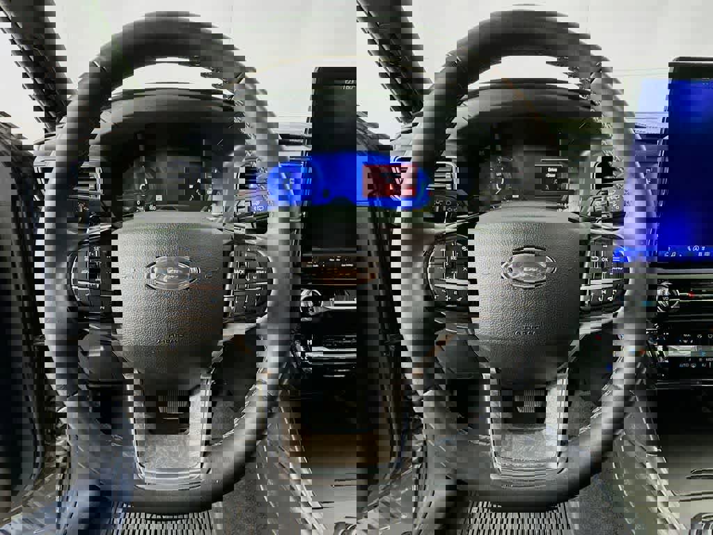 Certified 2021 Ford Explorer Platinum w/ Equipment Group 601A image 16