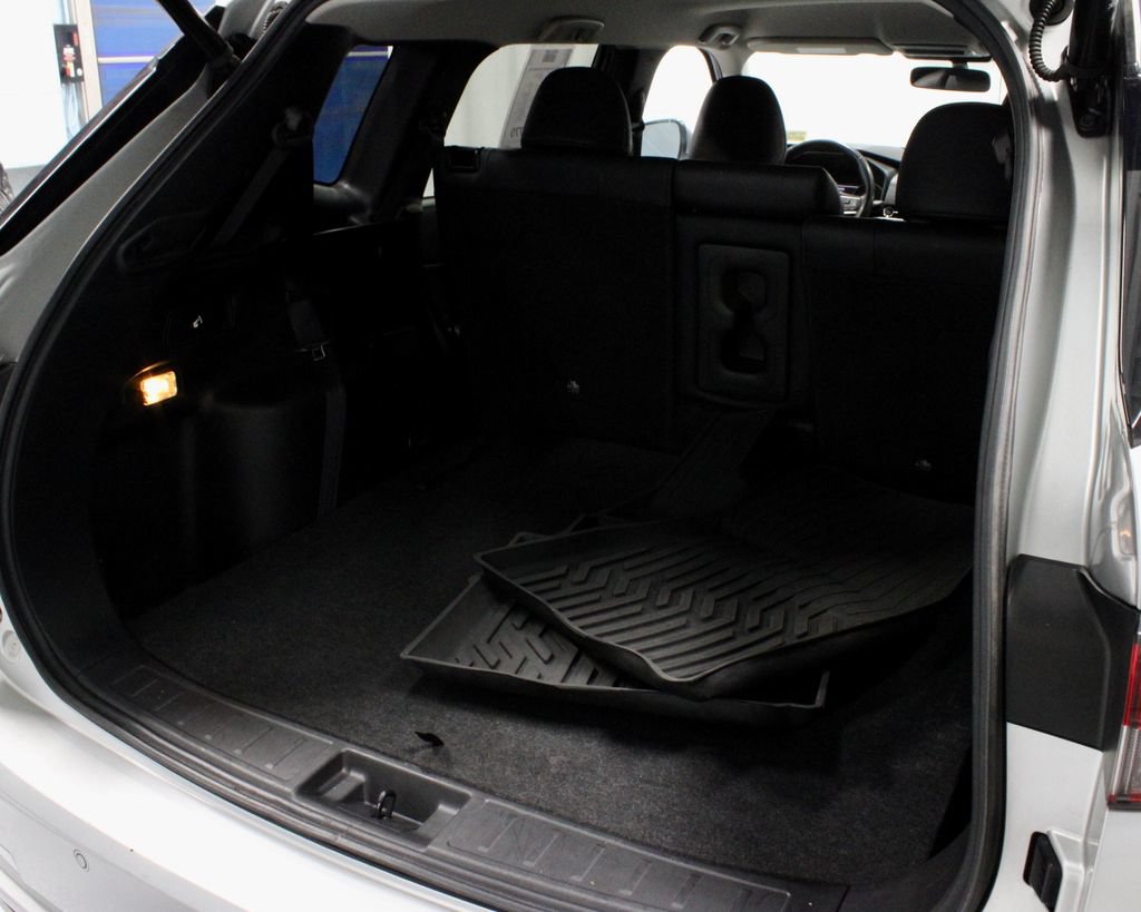 Used 2024 Mitsubishi Outlander SE AWD/4WD image 15