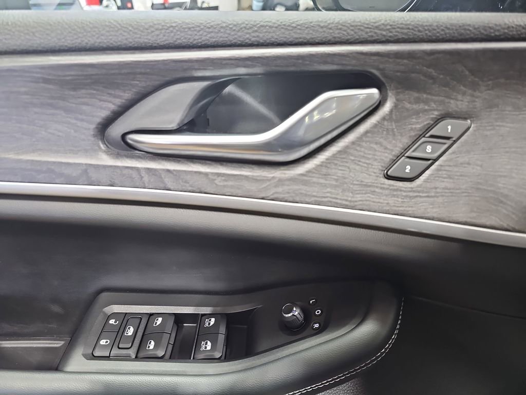 Certified 2023 Jeep Grand Cherokee Limited image 27