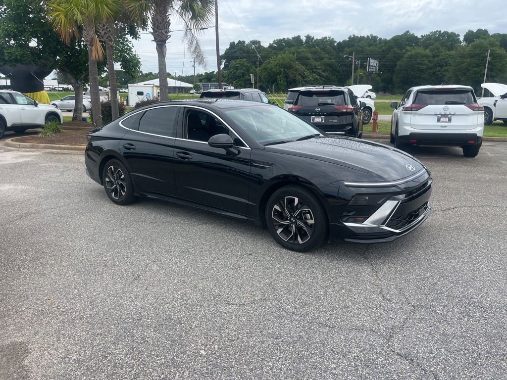 Used 2025 Hyundai Sonata SEL FWD image 1