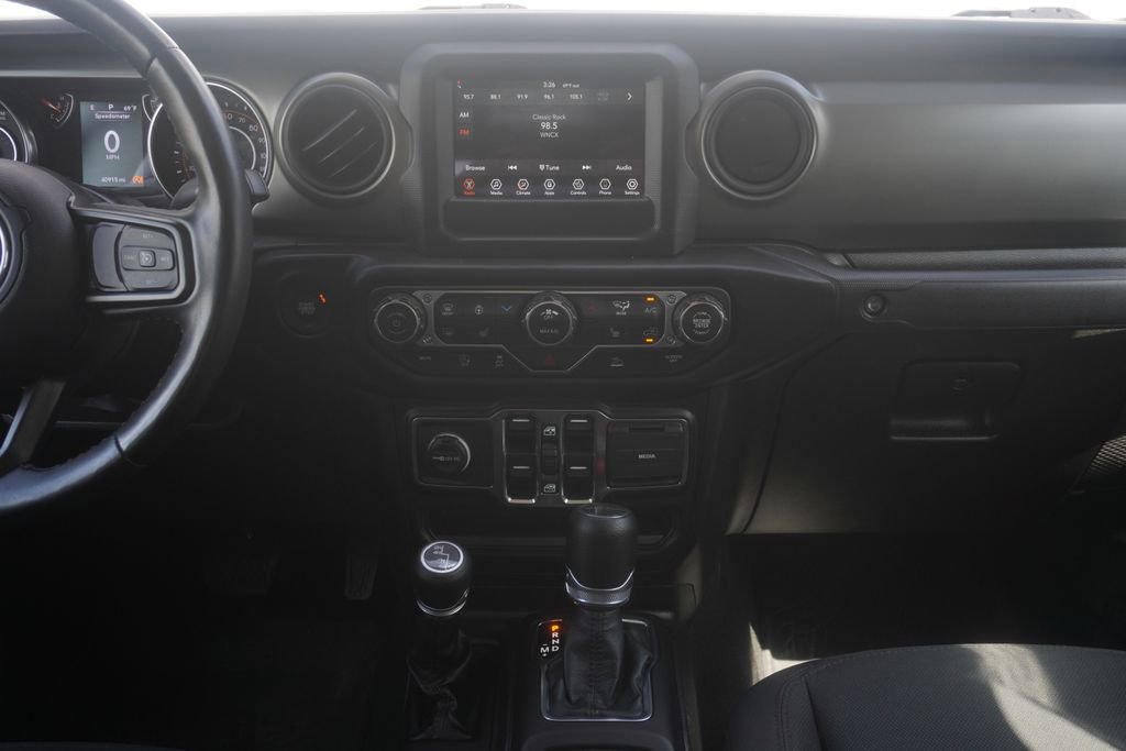 Used 2022 Jeep Gladiator Willys AWD/4WD image 22