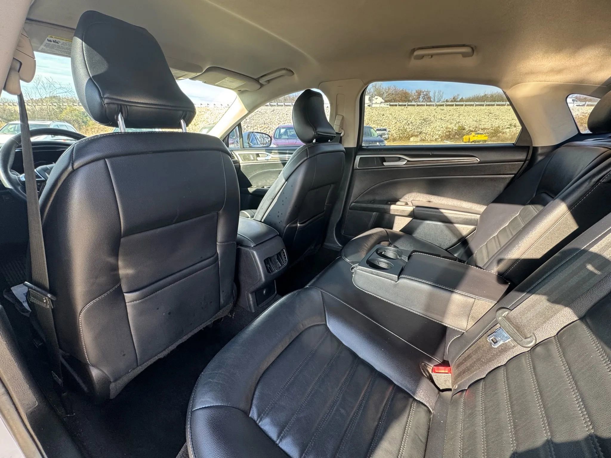 Used 2017 Ford Fusion SE w/ Fusion SE Technology Package image 26