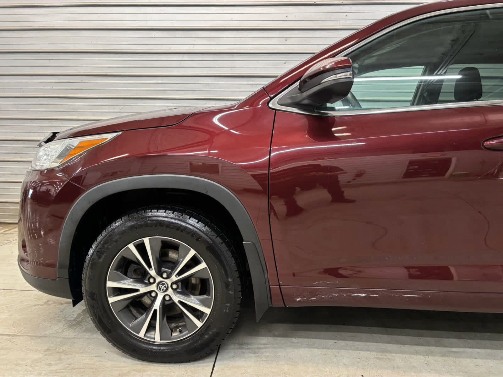 Used 2018 Toyota Highlander LE AWD/4WD image 4
