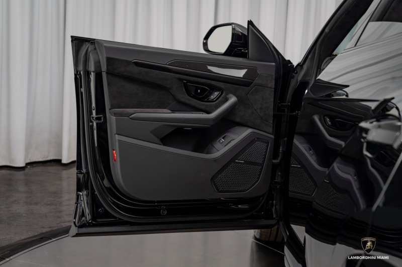 Used 2024 Lamborghini Urus S image 25