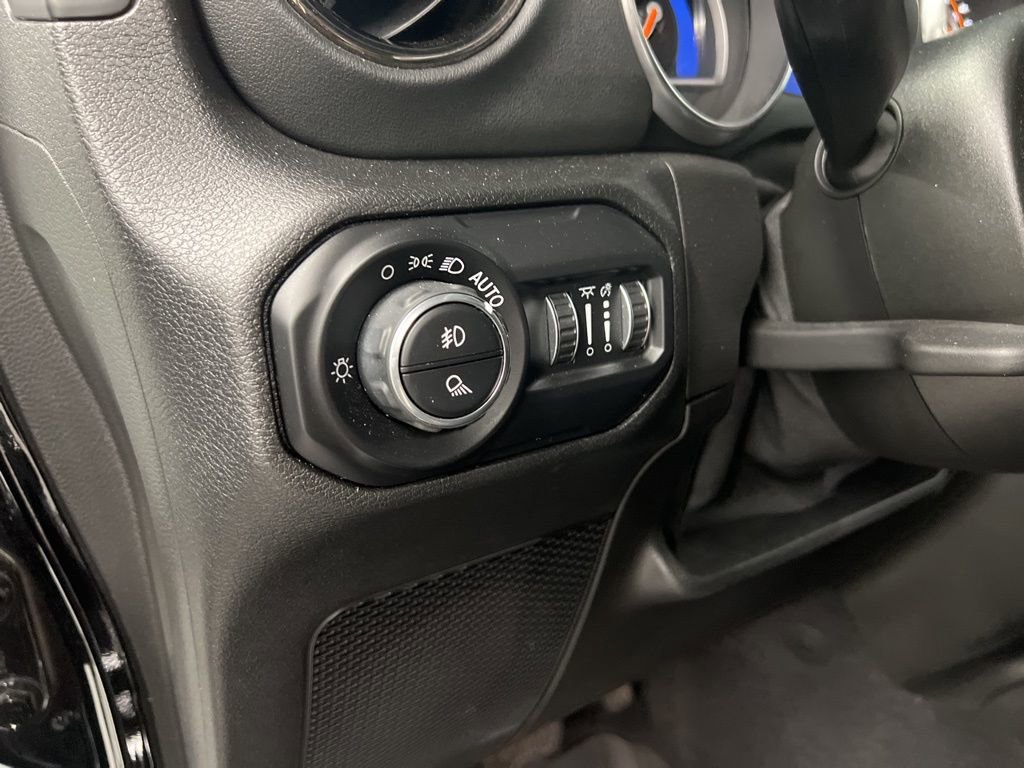 Used 2021 Jeep Gladiator Overland AWD/4WD image 17
