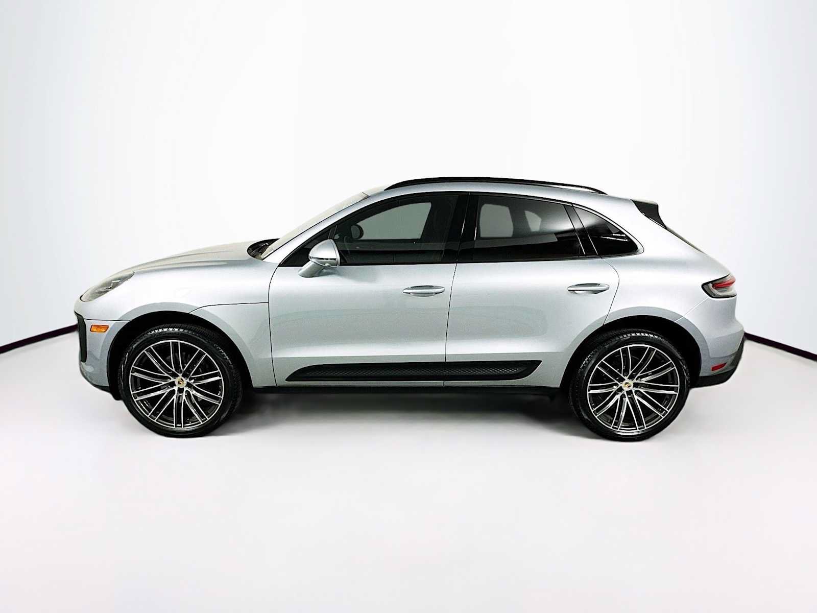 Certified 2026 Porsche Macan AWD/4WD image 2