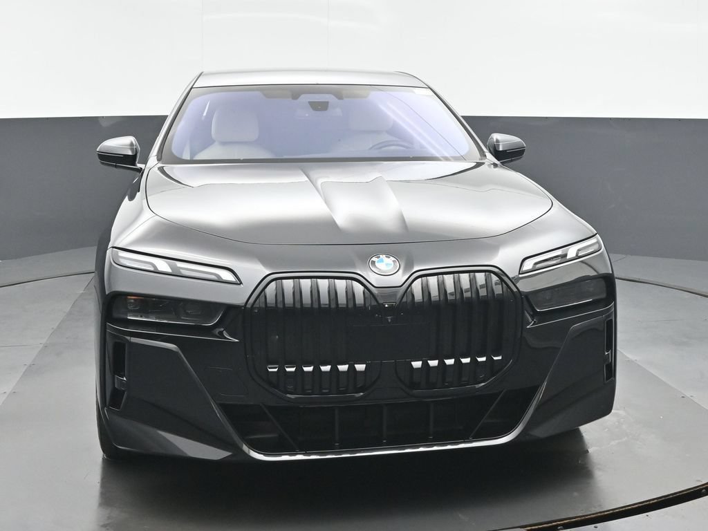 Used 2023 BMW 760i xDrive w/ Luxury Rear Seating Package AWD/4WD image 8
