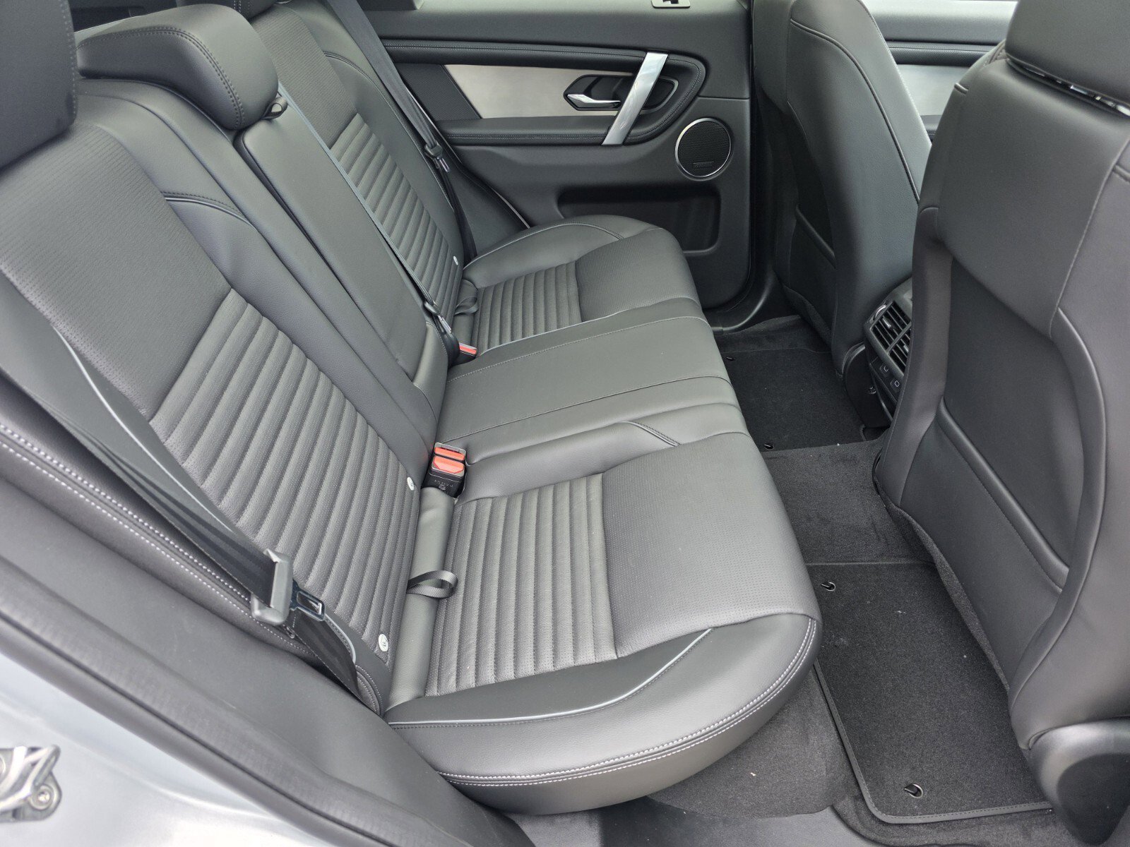 New 2026 Land Rover Discovery Sport Landmark AWD/4WD image 5