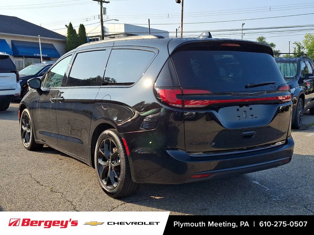 Used 2026 Chrysler Pacifica Limited w/ S Appearance Package FWD image 5