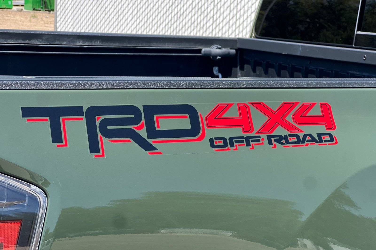 Used 2022 Toyota Tacoma TRD Off-Road w/ Technology Package AWD/4WD image 22