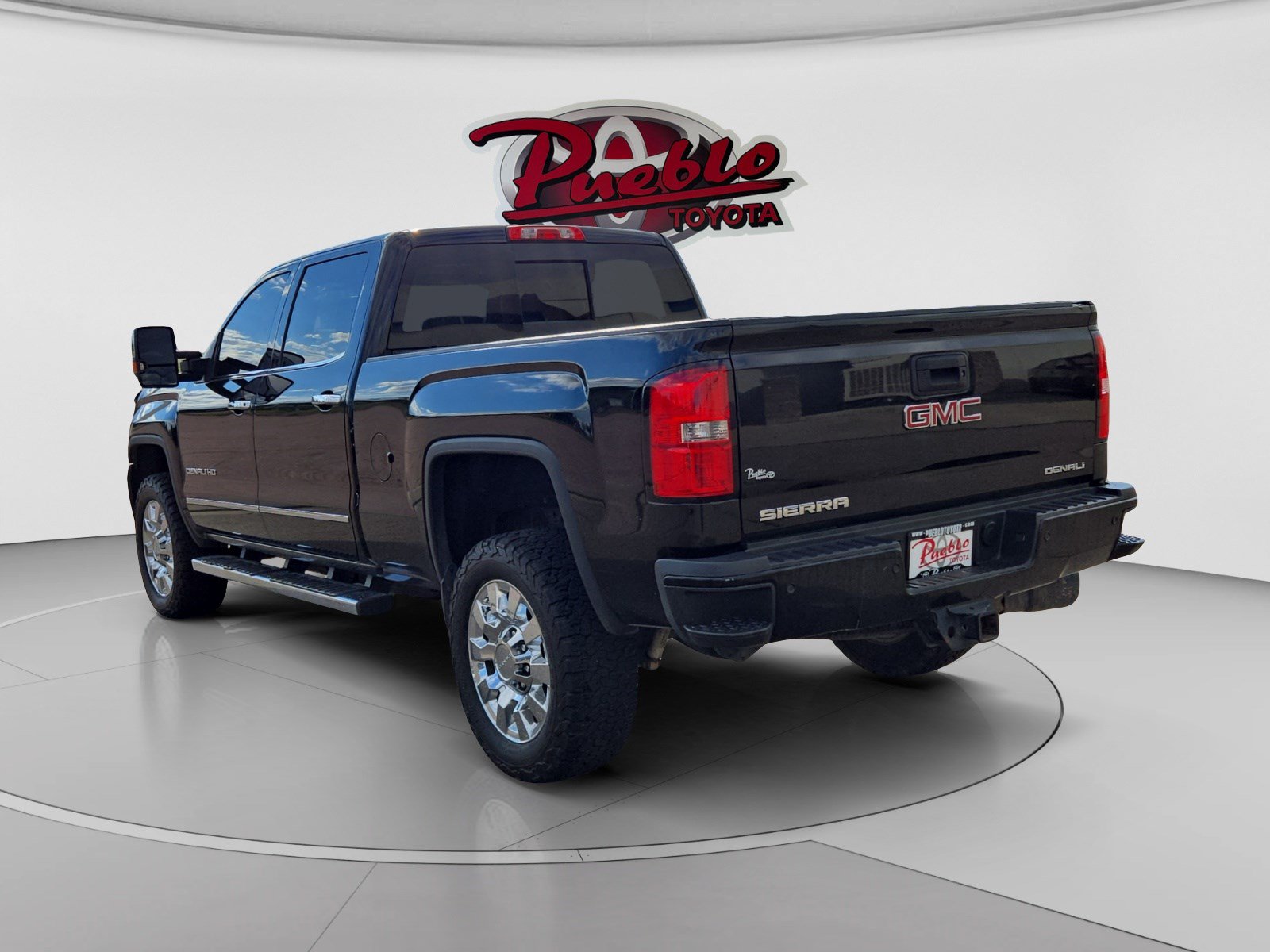 Used 2015 GMC Sierra 2500 Denali w/ Duramax Plus Package AWD/4WD image 3