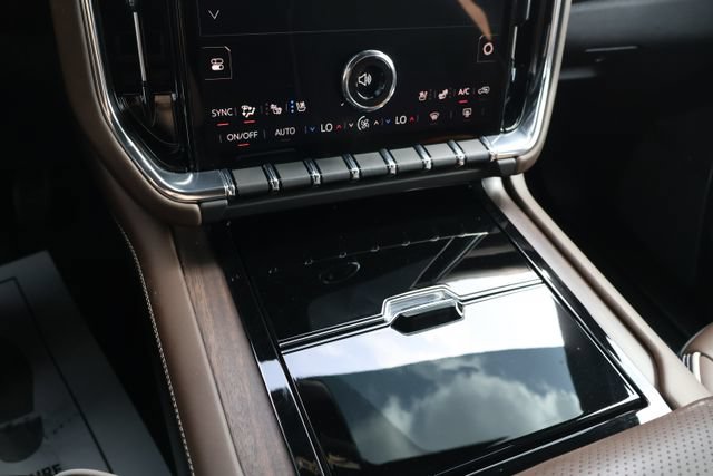 Used 2025 GMC Yukon XL Denali Ultimate AWD/4WD image 15