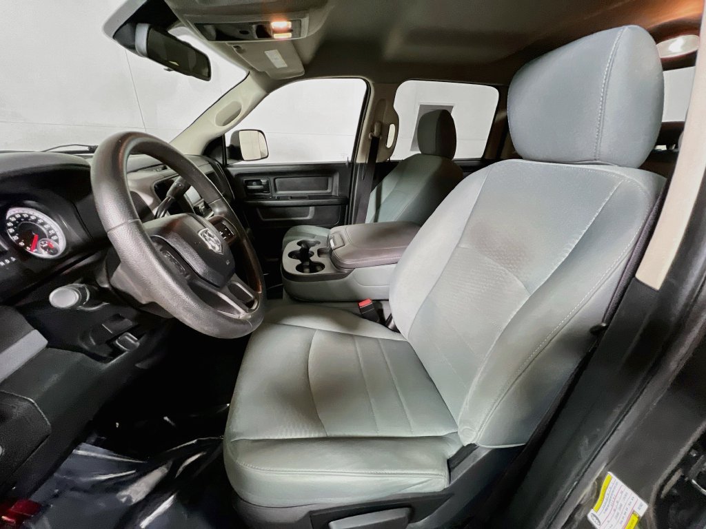 Used 2014 RAM 3500 Tradesman w/ Chrome Appearance Group RWD image 18