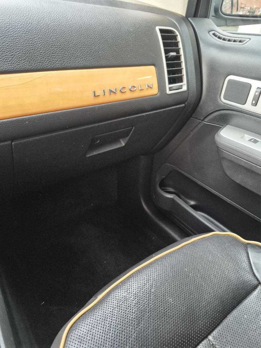 Used 2010 Lincoln MKX AWD image 41