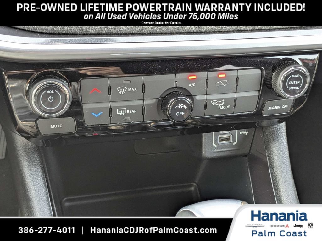 Used 2024 Jeep Compass Latitude w/ Sun and Sound Group AWD/4WD image 22