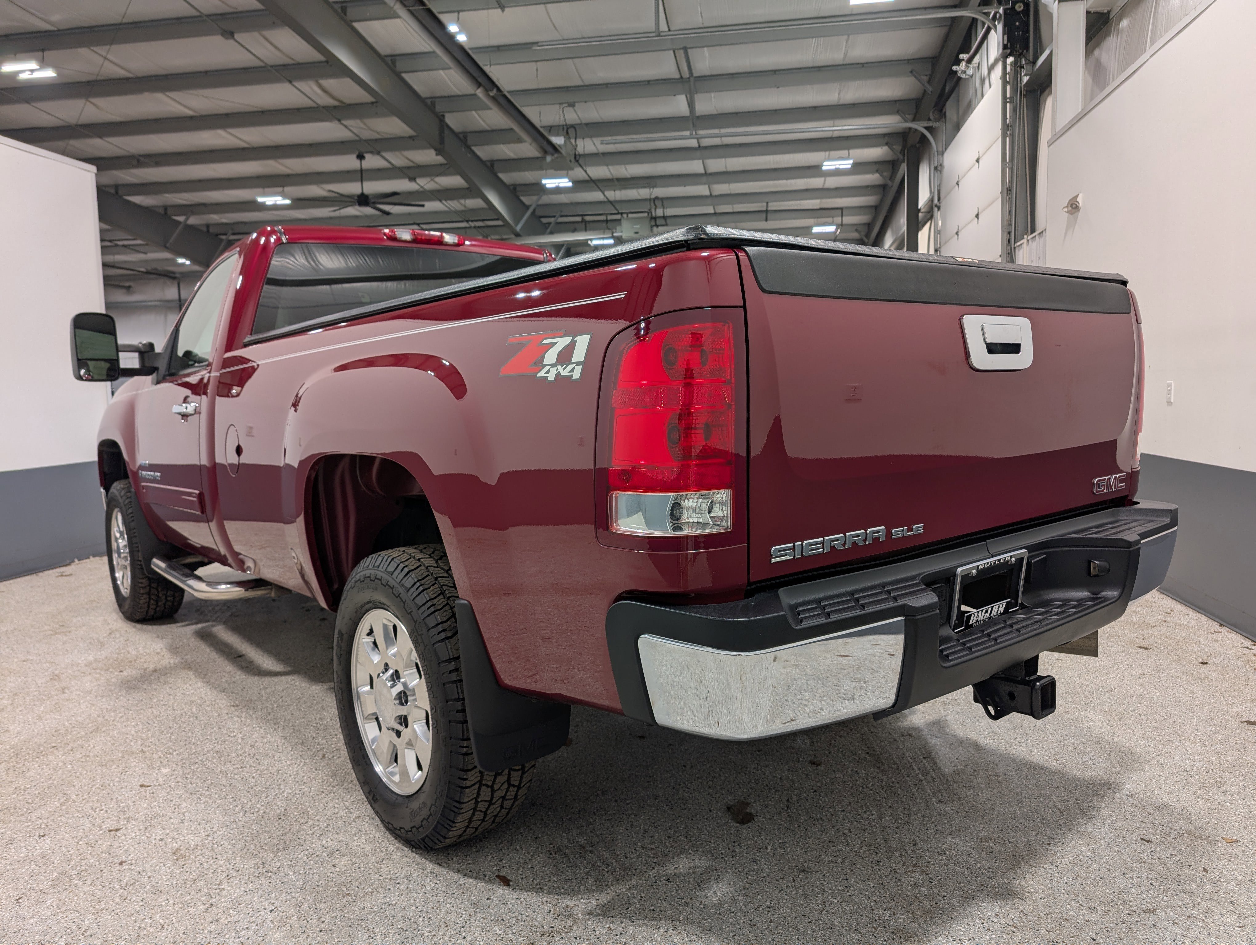 Used 2007 GMC Sierra 2500 SLE w/ Z71 Off-Road Package AWD/4WD image 5
