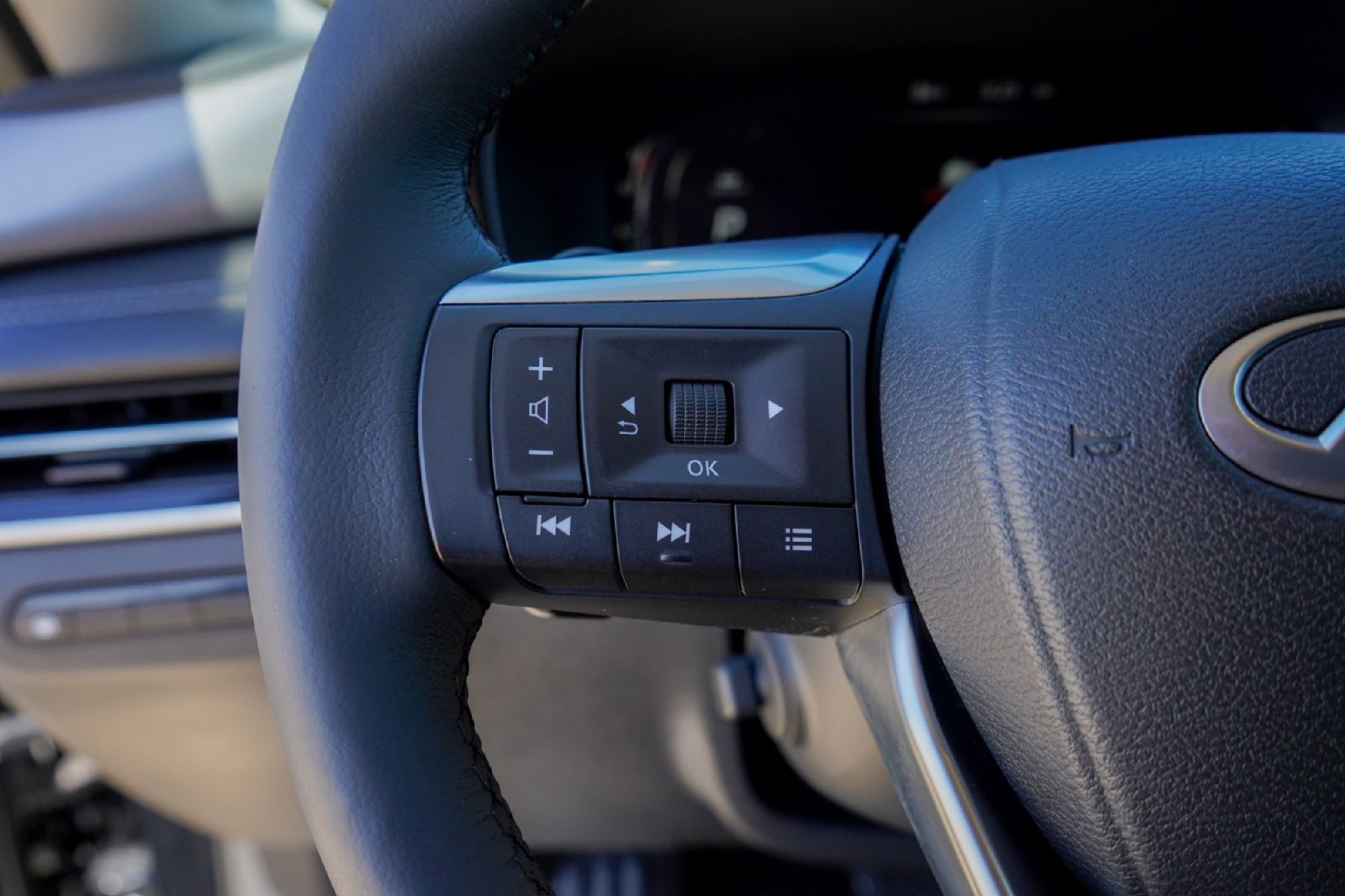 Certified 2023 INFINITI QX60 Luxe w/ Performance Audio Package image 12