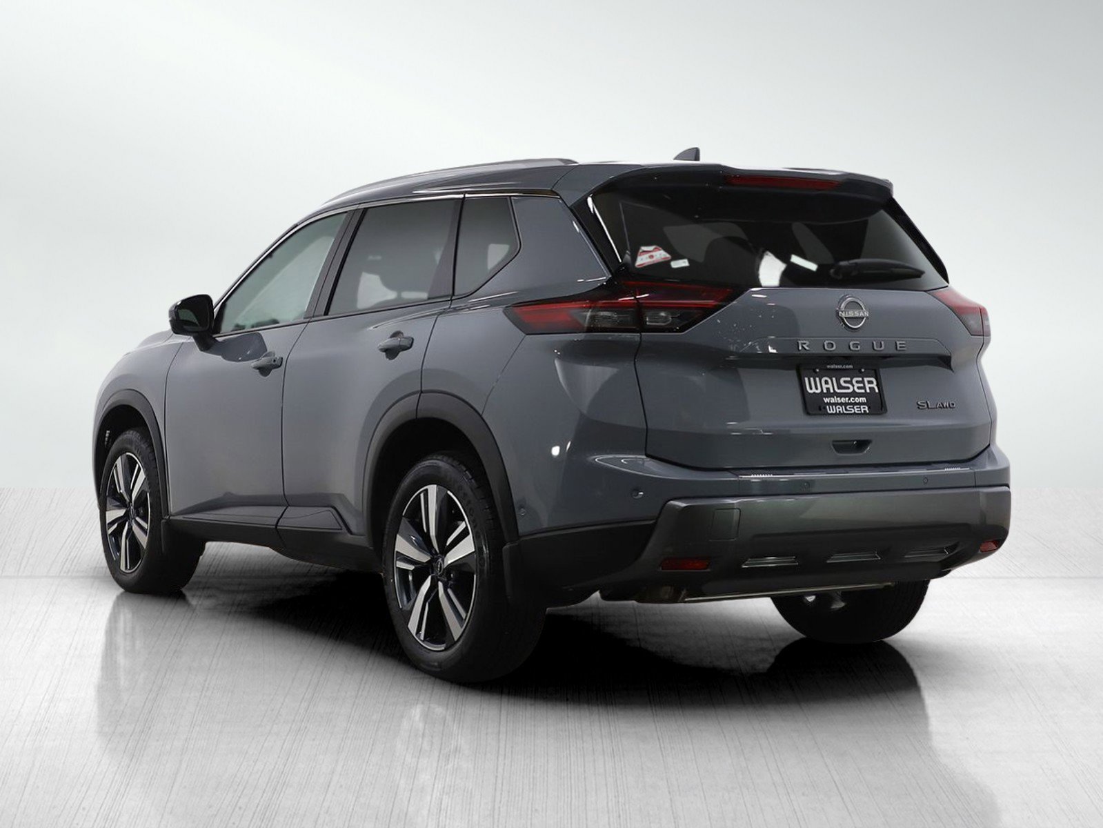 Used 2024 Nissan Rogue SL image 3