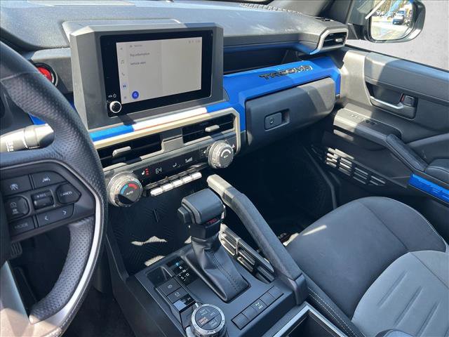 Certified 2025 Toyota Tacoma TRD Off-Road AWD/4WD image 15