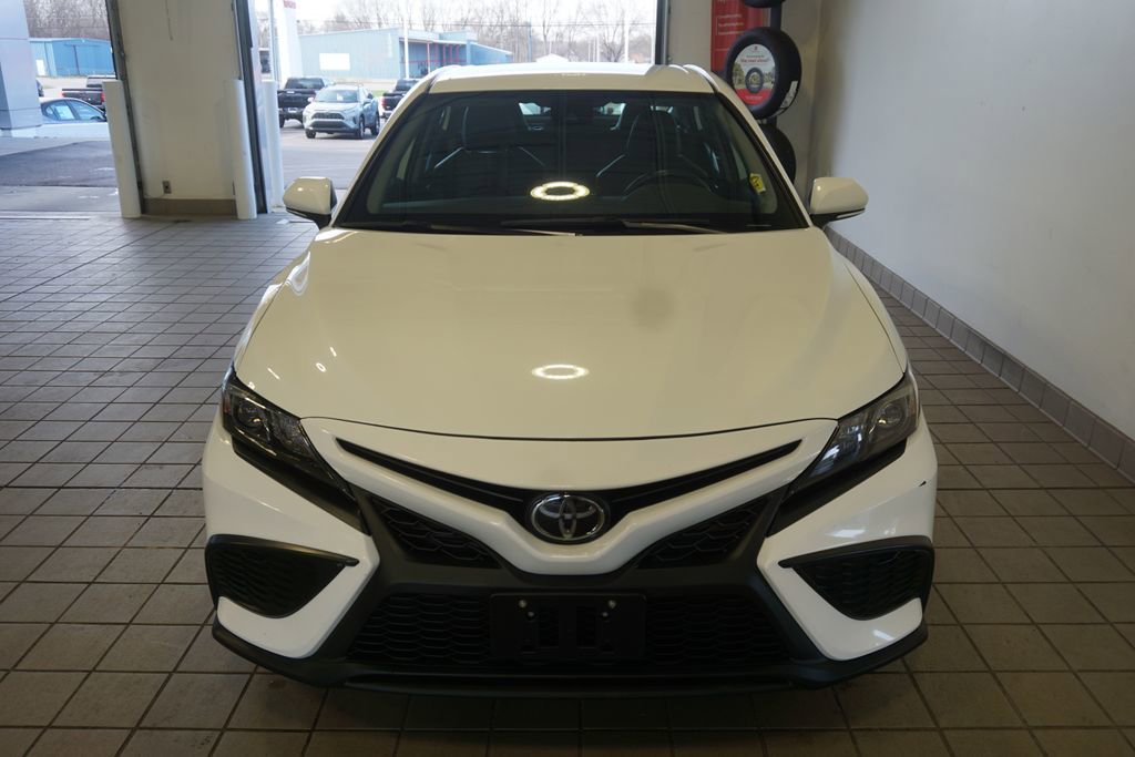 Used 2024 Toyota Camry SE image 12