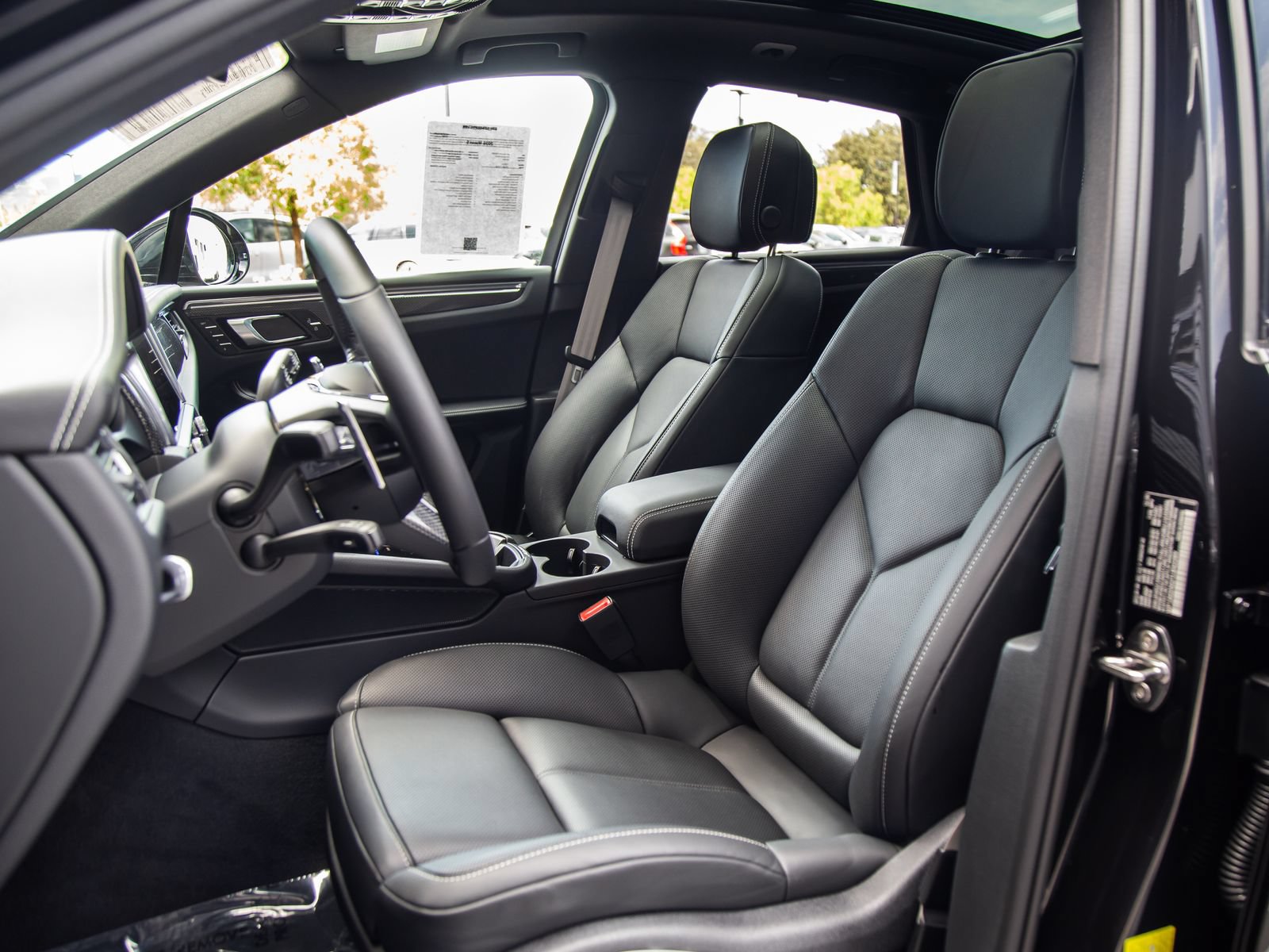 Certified 2026 Porsche Macan S AWD/4WD image 5
