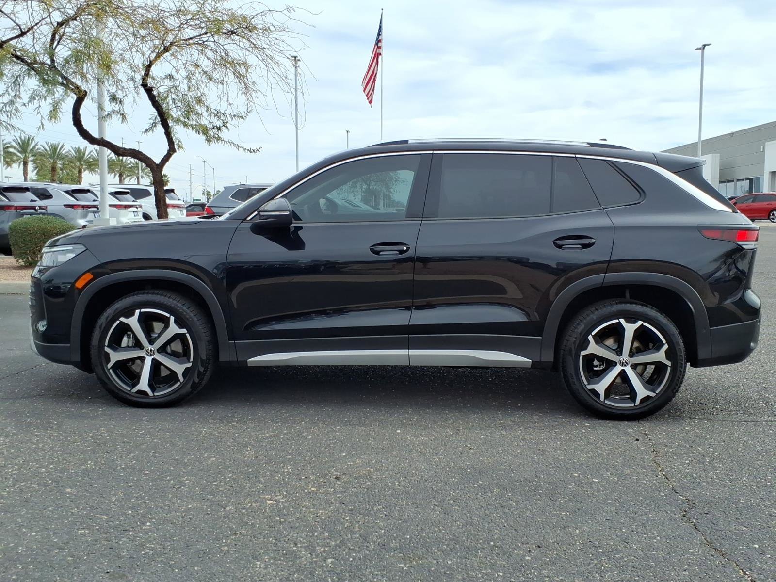 Certified 2025 Volkswagen Tiguan SE AWD/4WD image 4