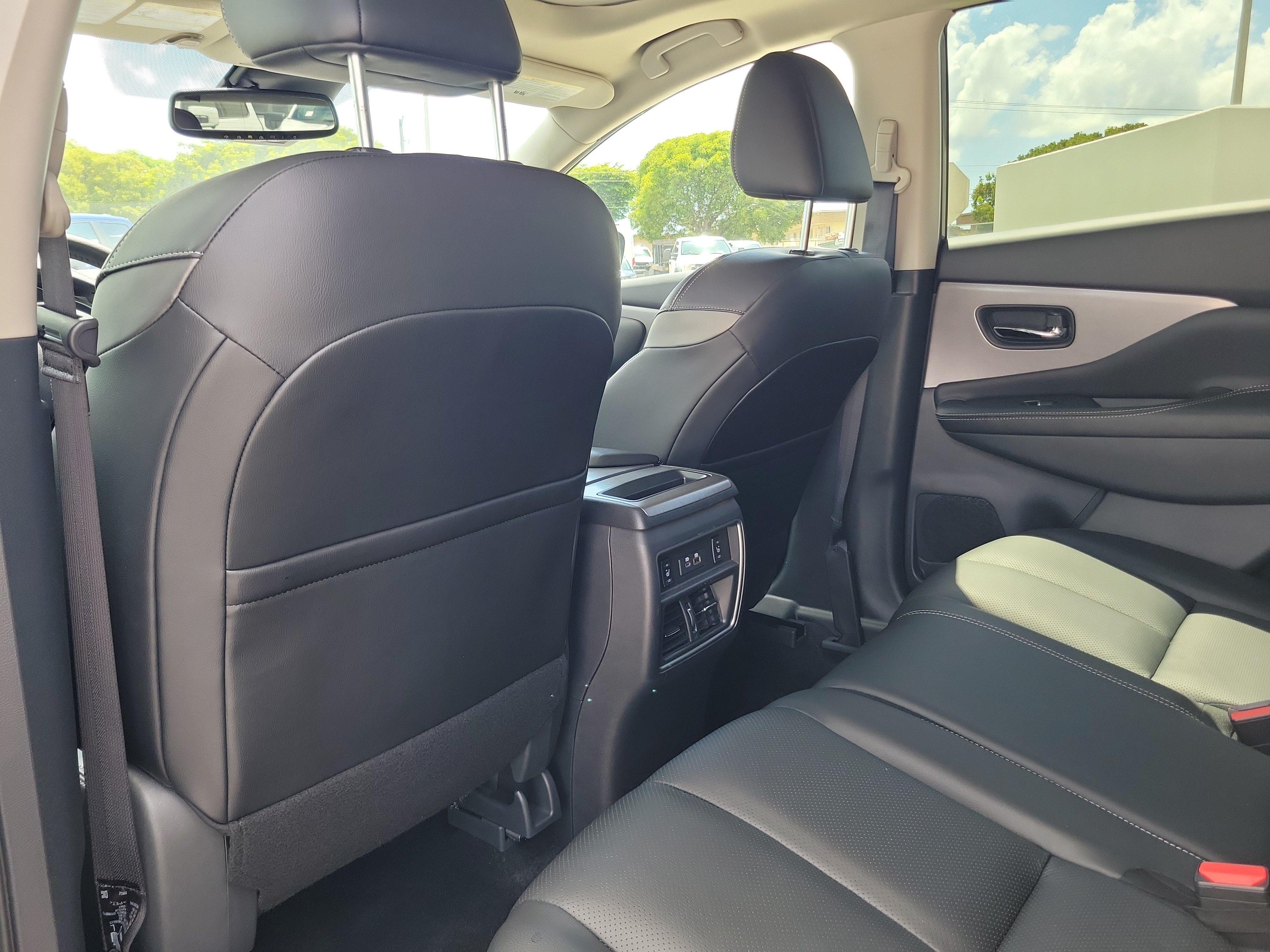 Used 2023 Nissan Murano SL w/ SL Moonroof Package FWD image 16