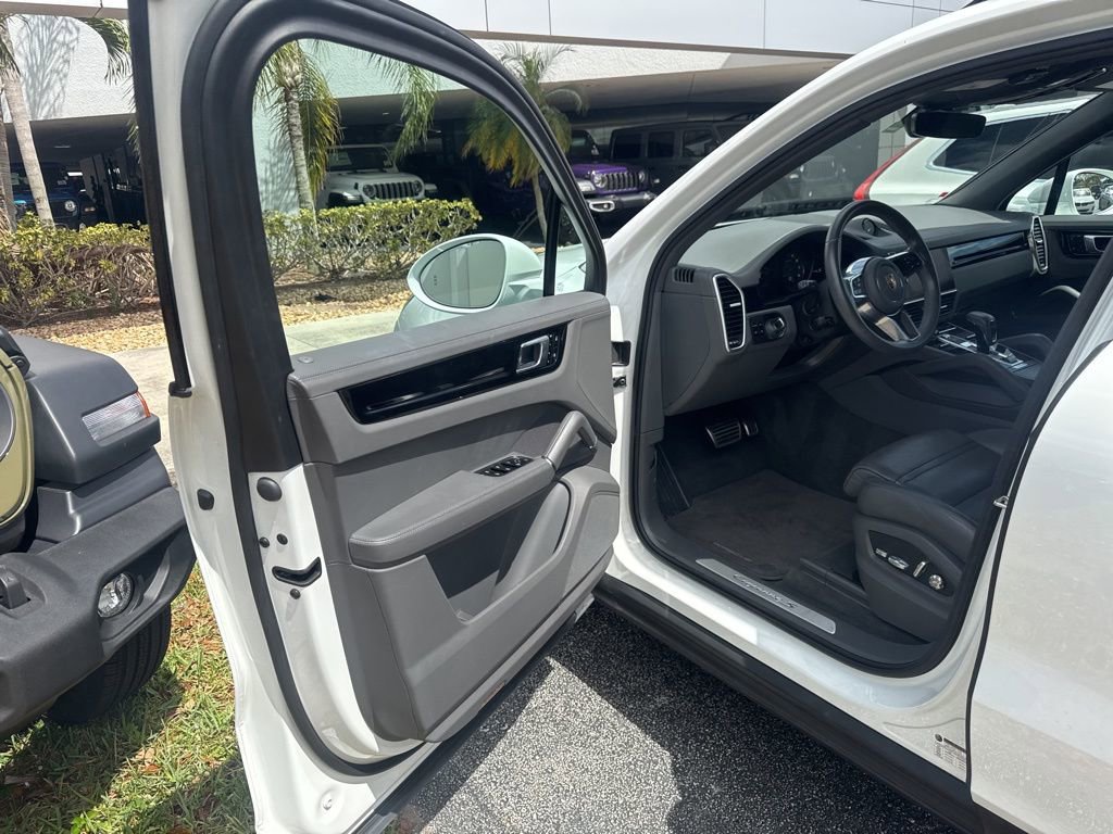 Used 2021 Porsche Cayenne S image 16