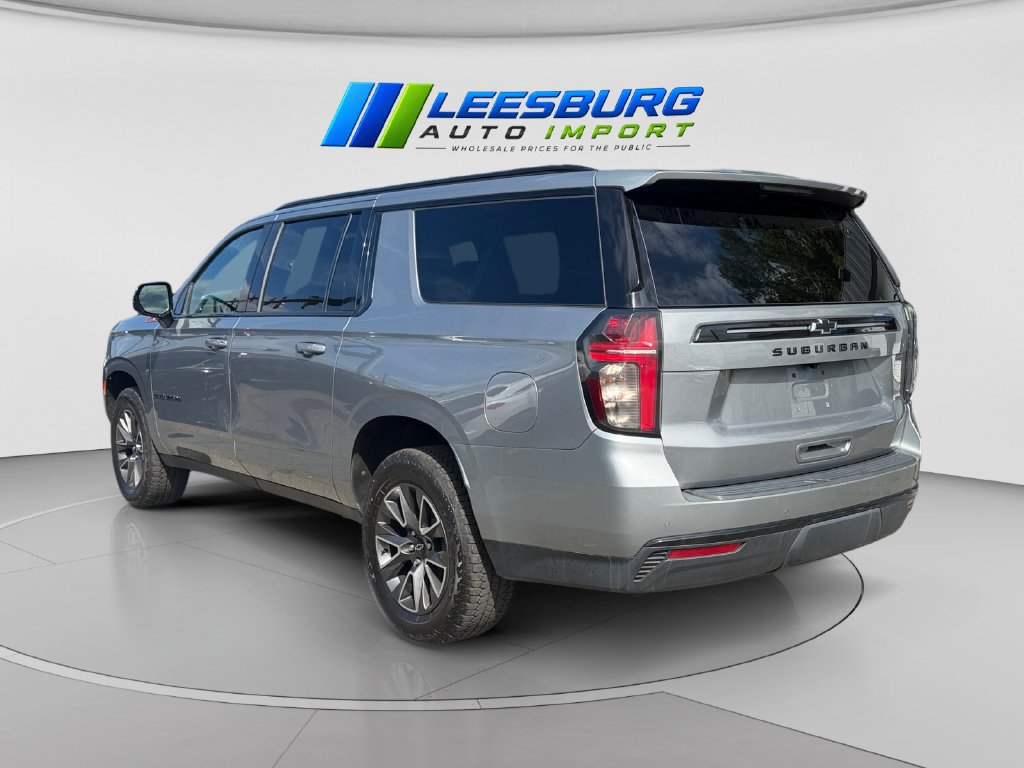 Used 2023 Chevrolet Suburban Z71 w/ Luxury Package AWD/4WD image 3
