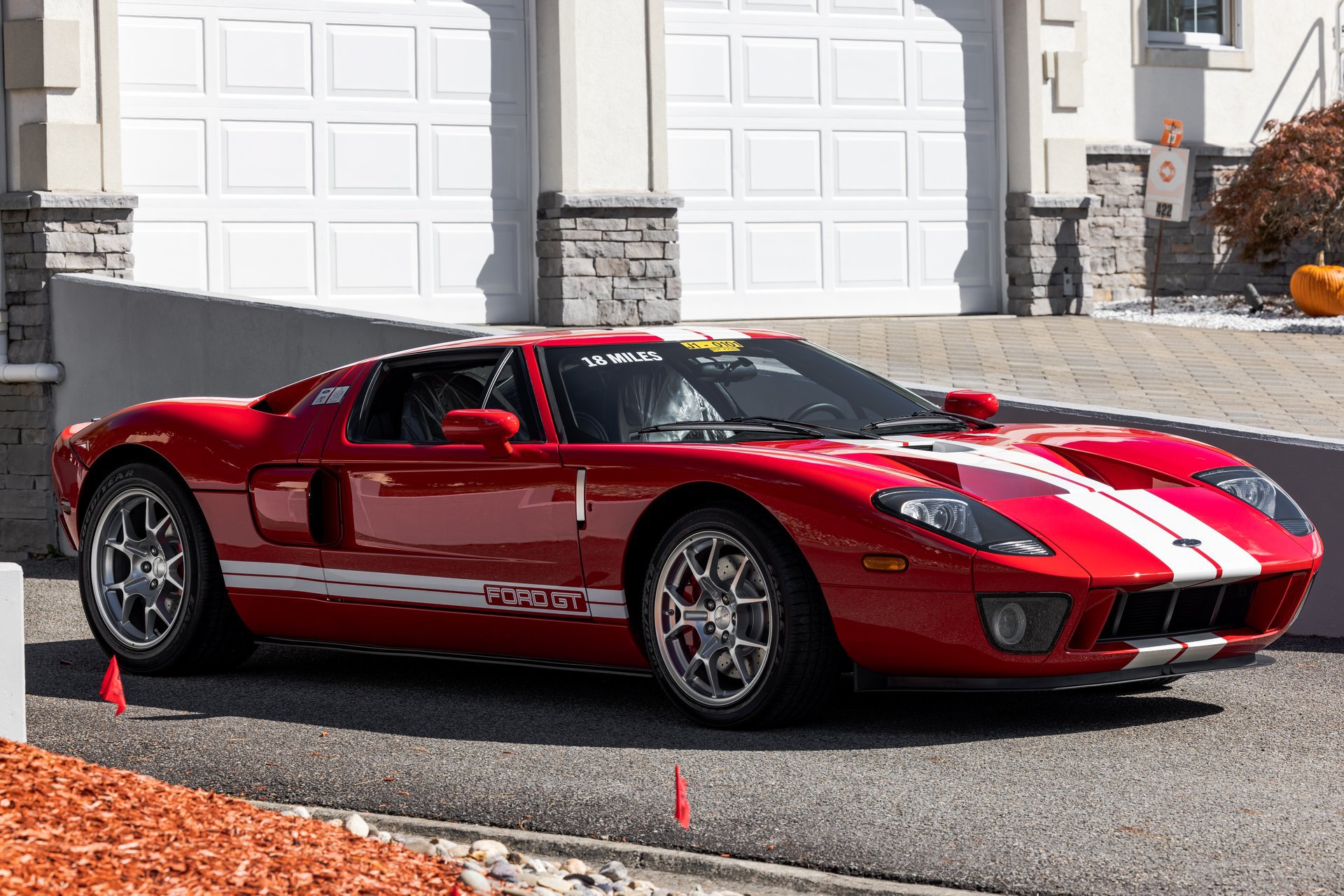 Used 2006 Ford GT RWD image 3