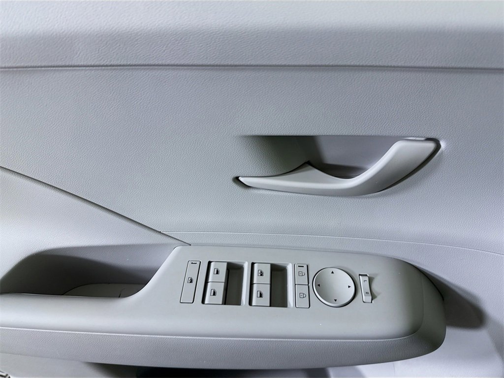 Certified 2025 Hyundai Kona SE image 22