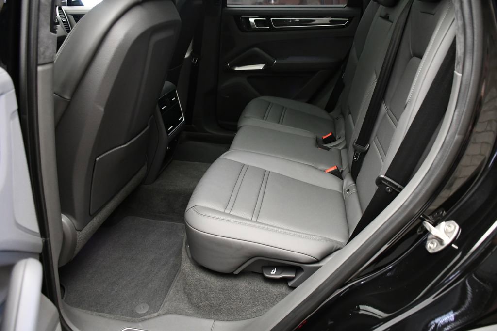 Certified 2023 Porsche Cayenne Turbo AWD/4WD image 21