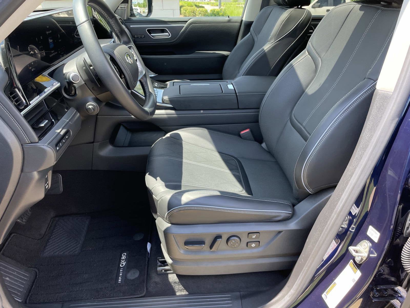 Used 2025 INFINITI QX80 Sensory AWD/4WD image 16