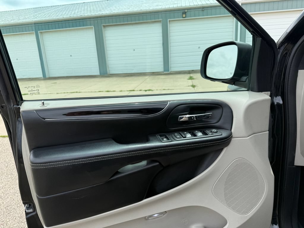 Used 2020 Dodge Grand Caravan SXT FWD image 16