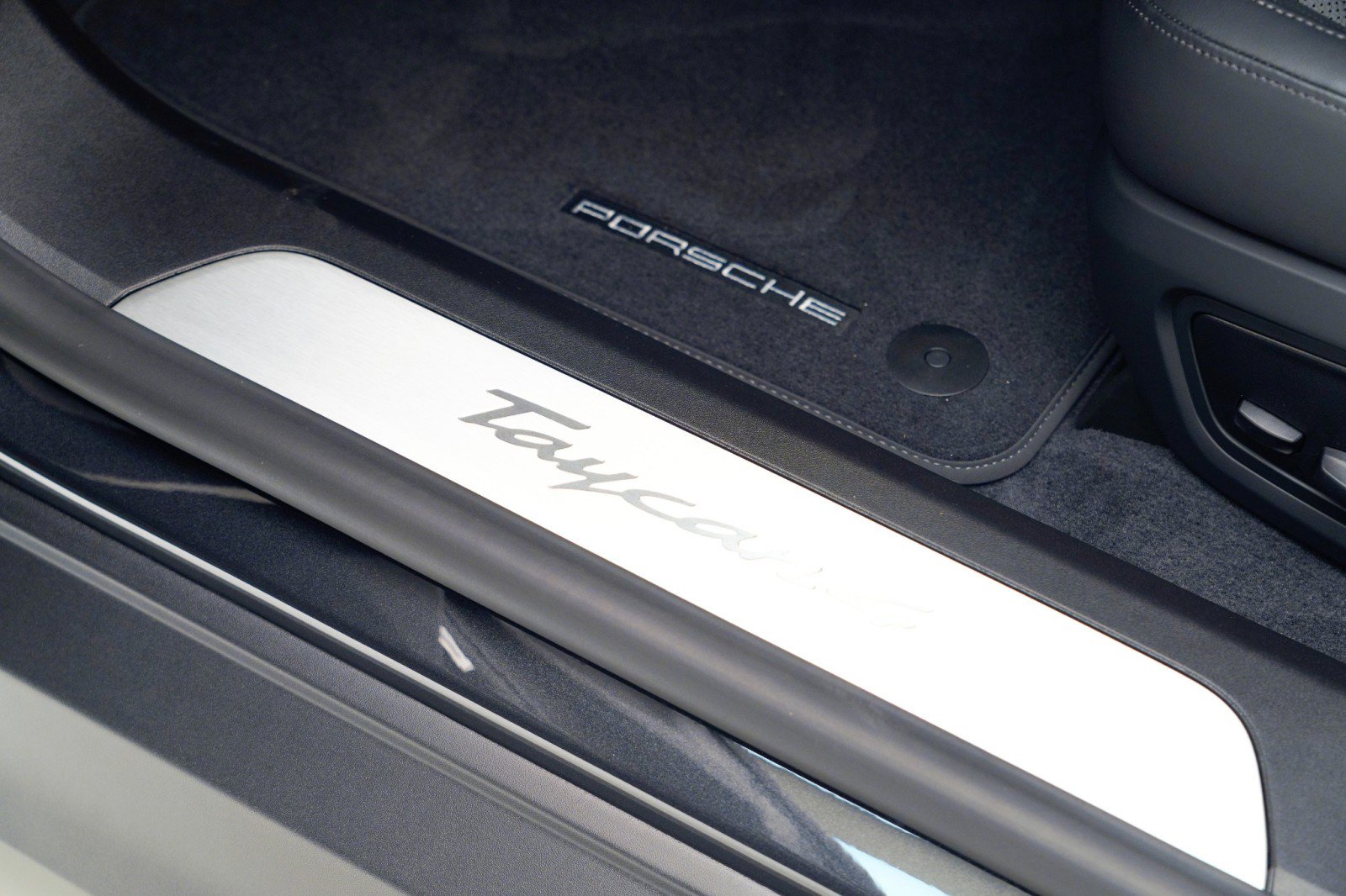 New 2026 Porsche Taycan image 14