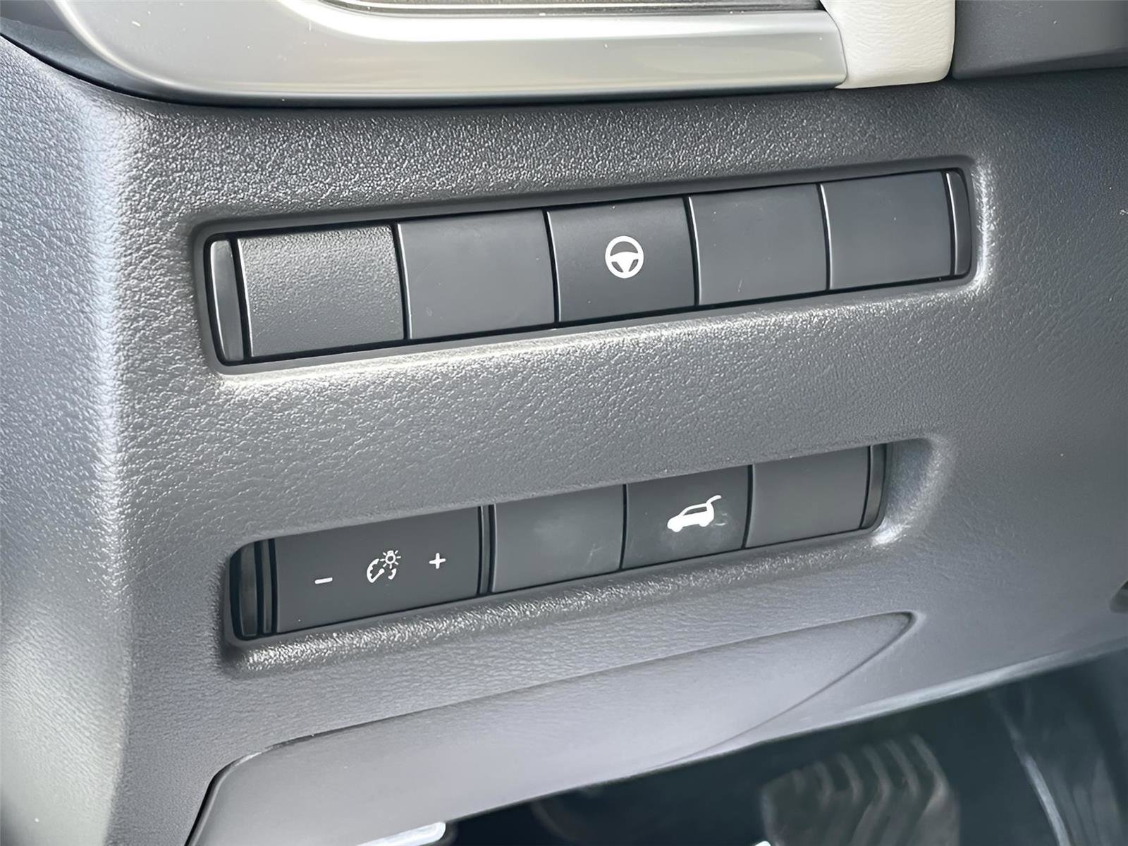 Used 2023 Nissan Rogue SV w/ SV Premium Package image 25