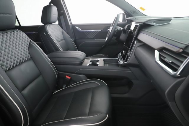 Used 2025 GMC Acadia Denali image 35