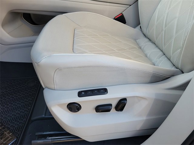 Used 2024 Volkswagen Atlas SEL Premium R-Line image 20