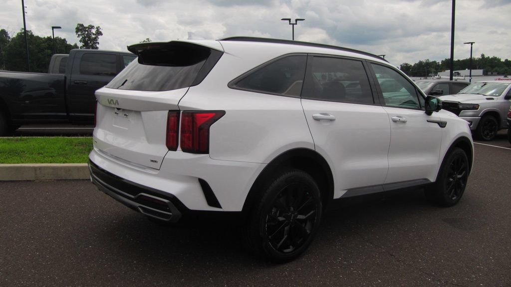 Used 2023 Kia Sorento SX AWD/4WD image 3